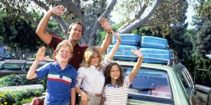 Griswolds waving goodbye ready to get on the road