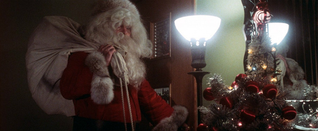 Santa breaks into a house in Christmas Evil