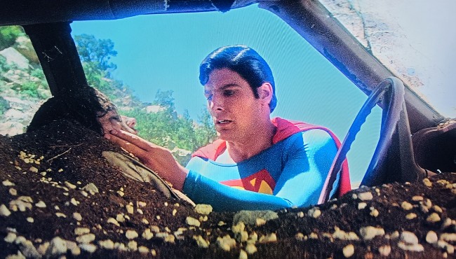 Superman grieves over Lois Lane